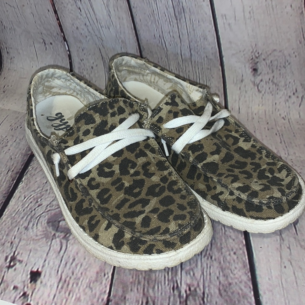 Gypsy jazz cheetah print sneakers